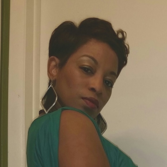 Meet your Posher, Tatrika - Picture 1 of 2